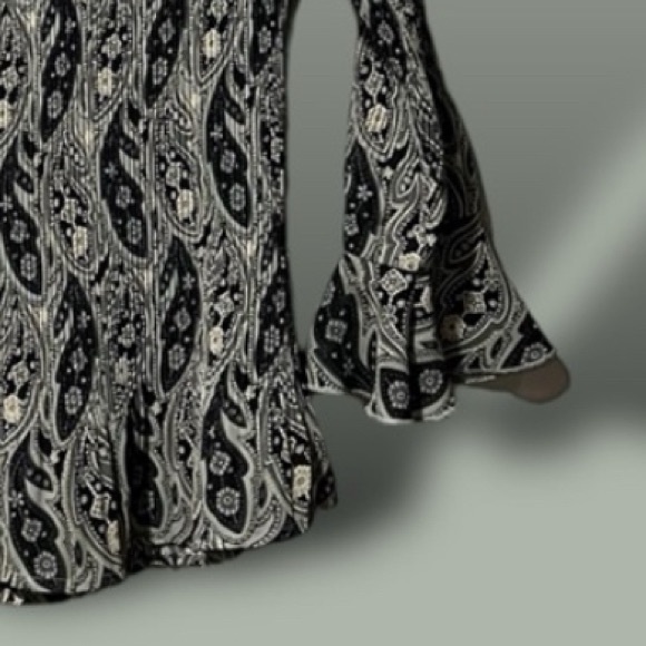 Essentials by Milano Black & Green Tones Leaf/Floral Print l/s Top sz S - Picture 9 of 15